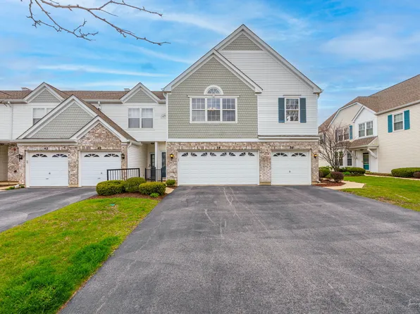 38 Arboretum Dr, Lombard, IL 60148