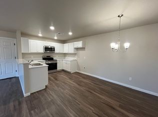 209 Gray St #B, Yukon, OK 73099