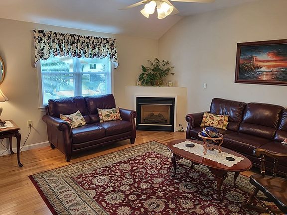 4th image of 140 Crystal Water Dr