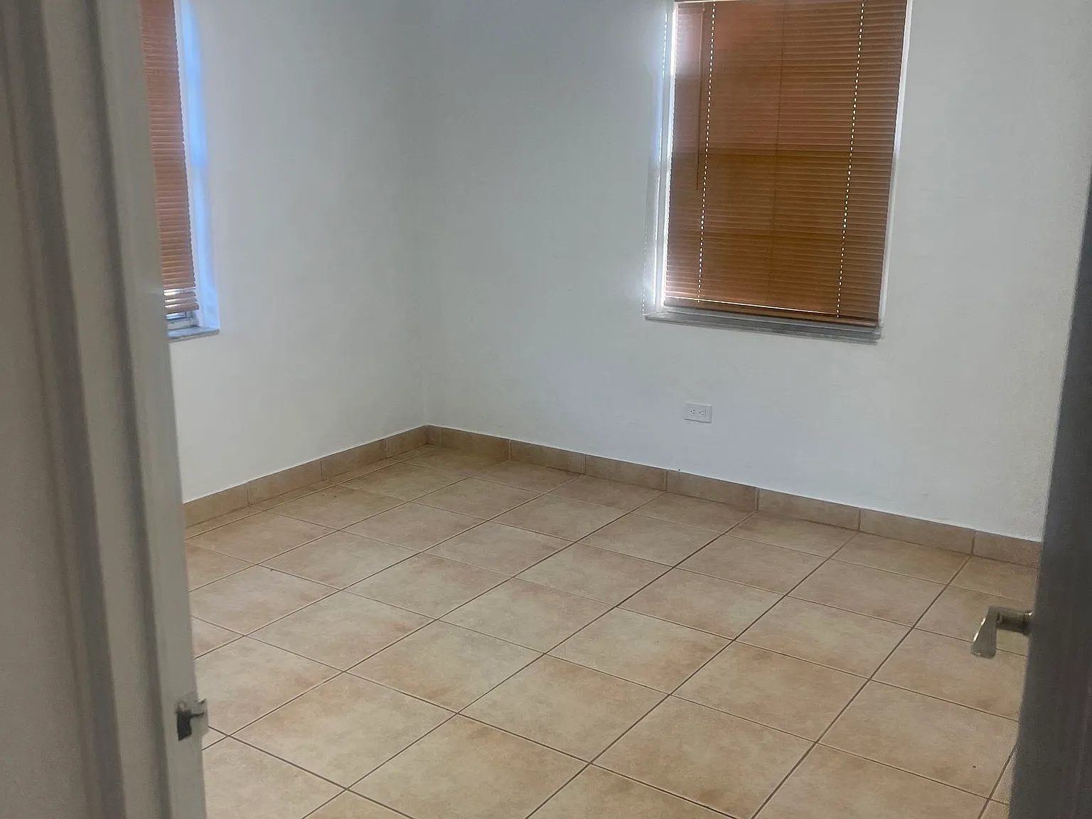 2 bed, 1.0 bath, $2,300 — Photo 4