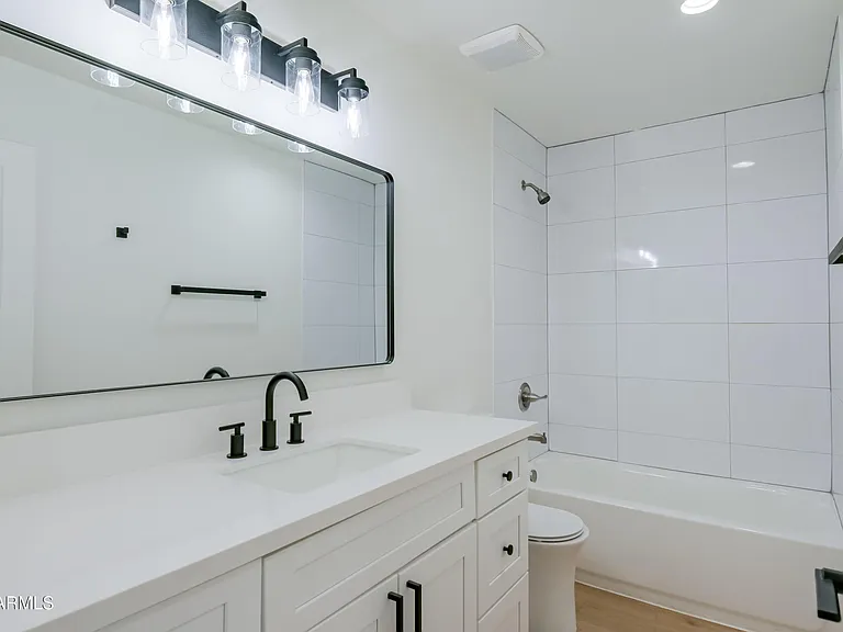 2502 E Paradise Ln #2 — Photo 28