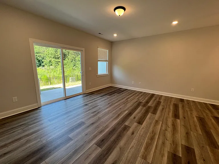 335 Old Grove Ln — Photo 7