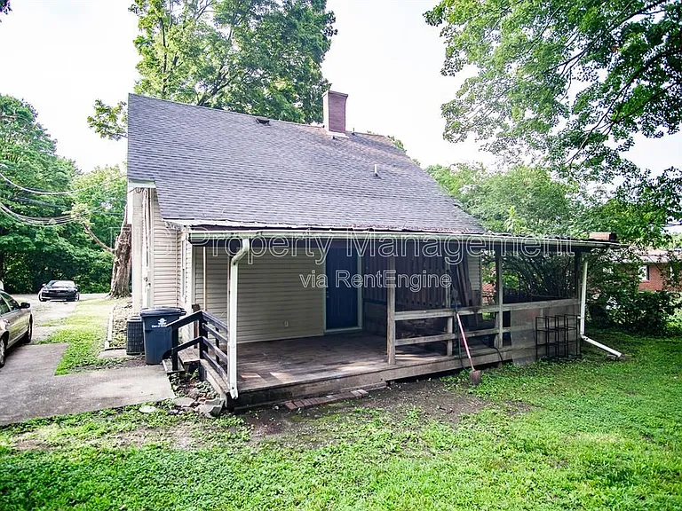415 Watauga Dr #B — Photo 11