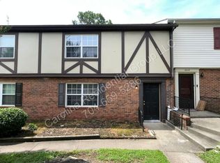 8913 Hunter Ridge Dr, Charlotte, NC 28226