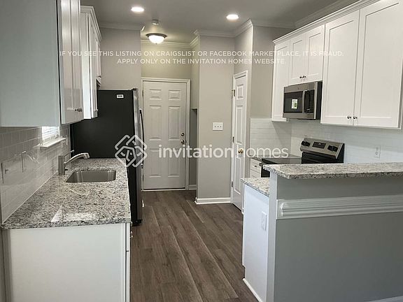 4th image of 456 Linsbury Ct