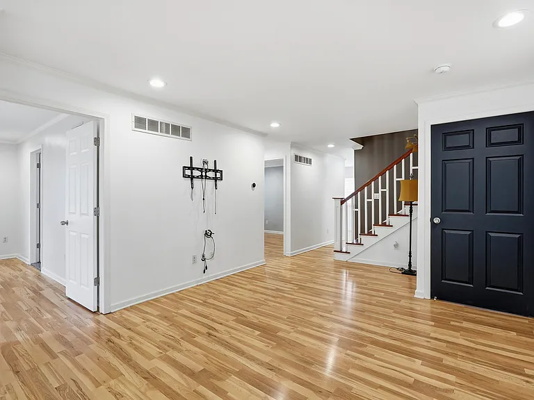 302 Yerkes St — Photo 12