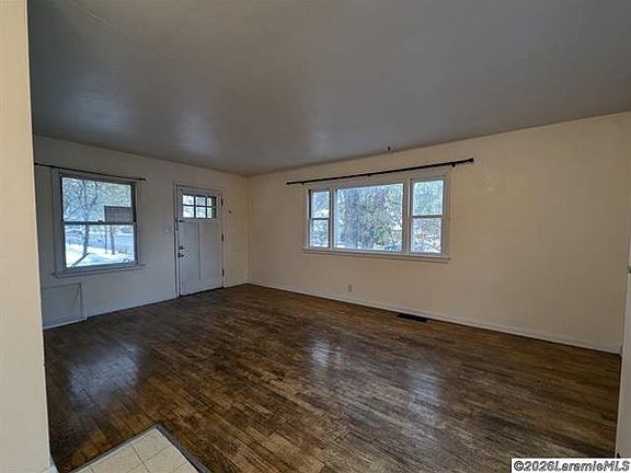 3rd image of 1418 Custer St