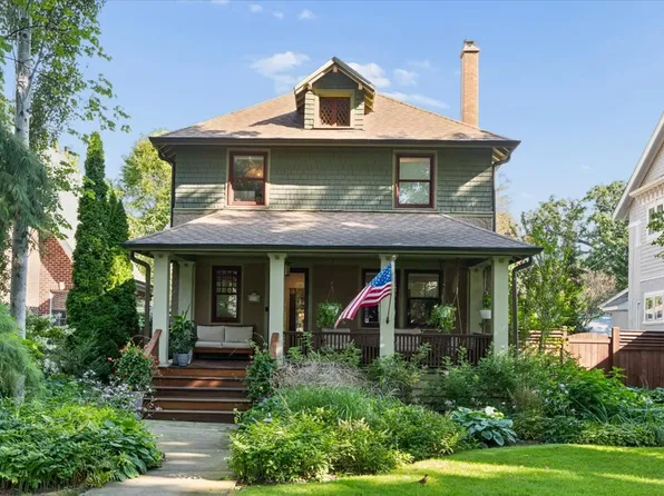 1116 Elmwood Ave, Wilmette, IL 60091