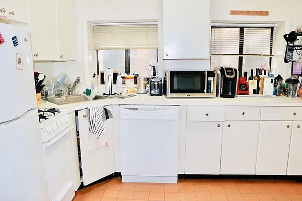 Rented by Avenues Real Estate | media 4