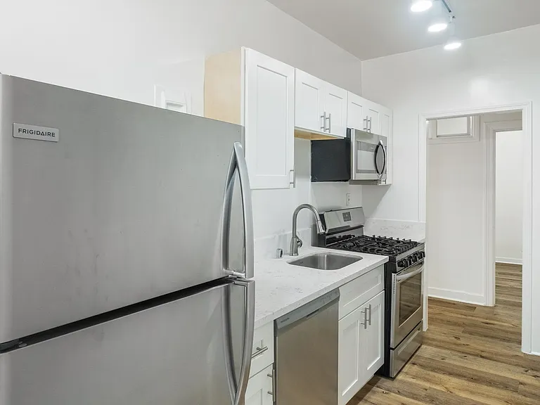 1623 N Mariposa — Photo 68