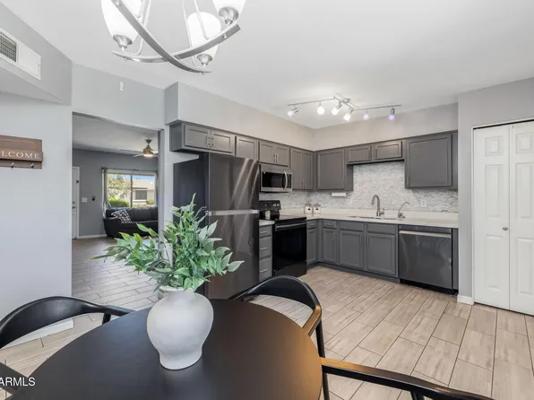 1050 S STAPLEY Drive #49, Mesa, AZ 85204