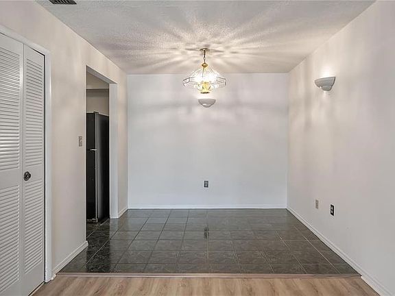 5th image of 314 CHEROKEE COURT #H