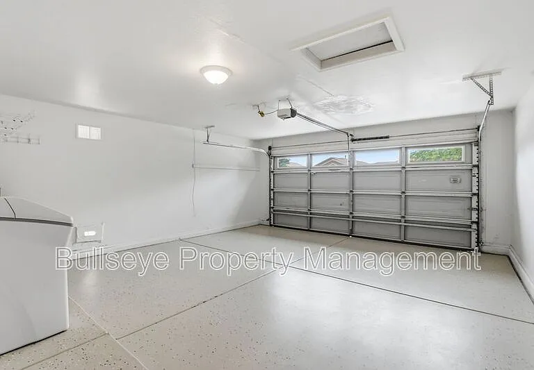 310 E Payton St — Photo 13
