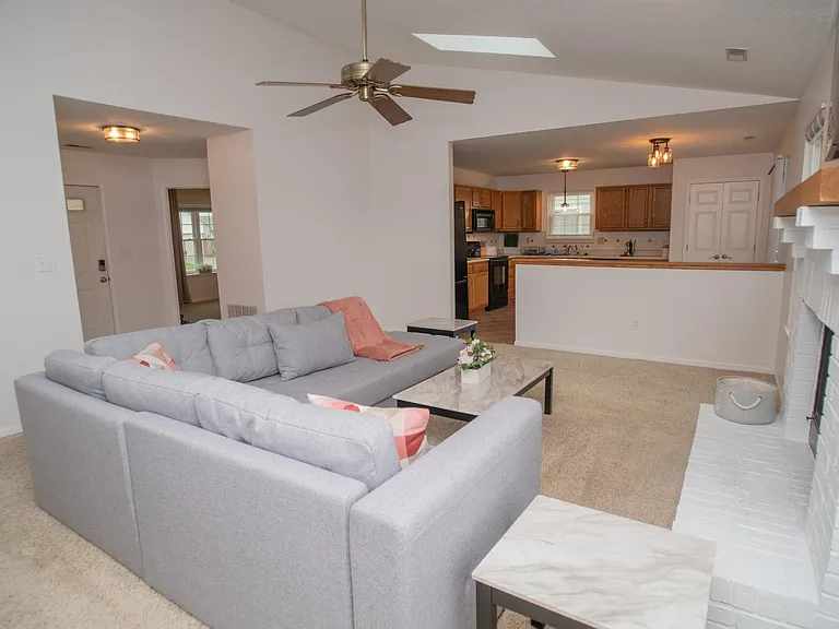 541 E Pine Ridge Dr — Photo 5
