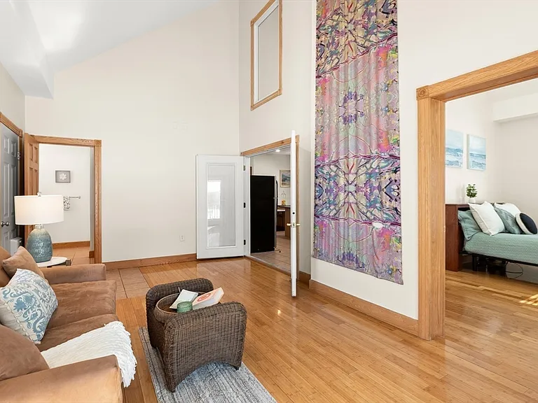 25 Pleasant St — Photo 15