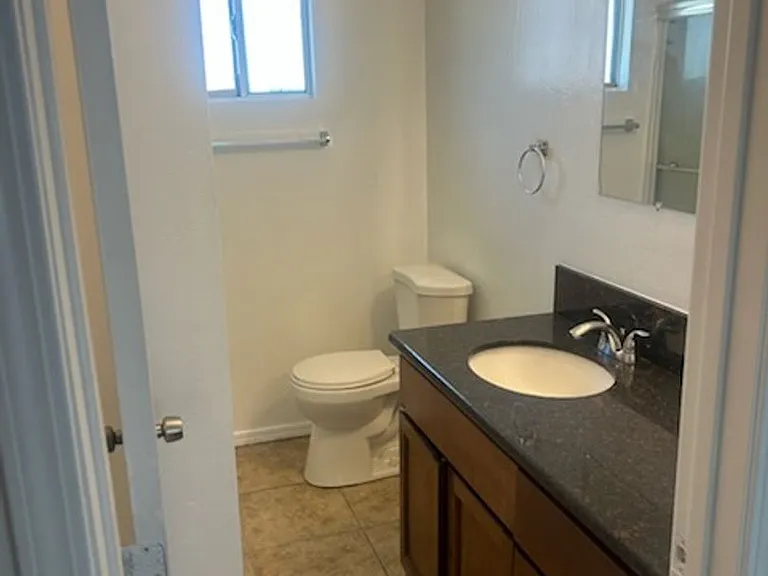 006- 542 D ST — Photo 2