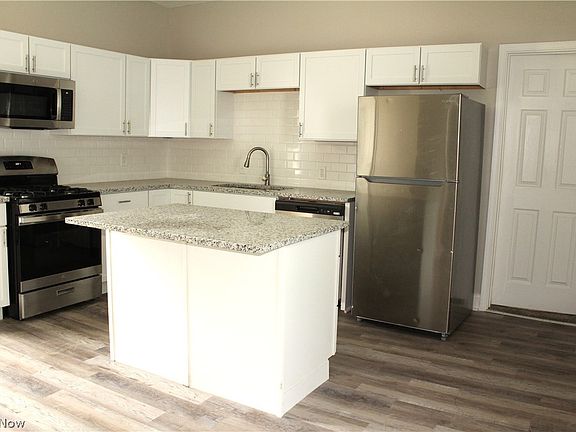 3rd image of 2230 E 90th St