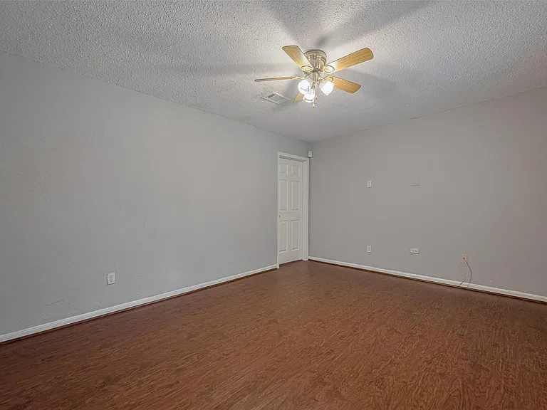 3610 Bee Bayou Ln — Photo 8