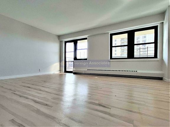 3rd image of 111 Wadsworth Ave APT 10E