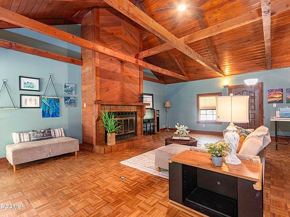 4th image of 1036 Mimosa Ln