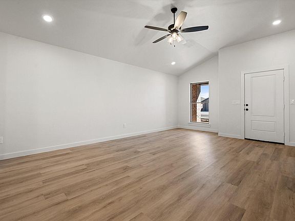5th image of 2009 Cottonwood Ave