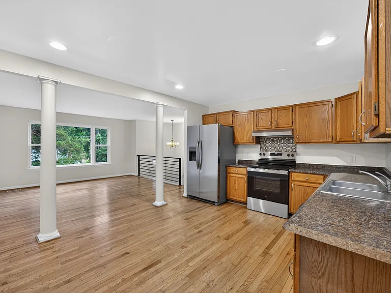 322 Howard Ave — Photo 28