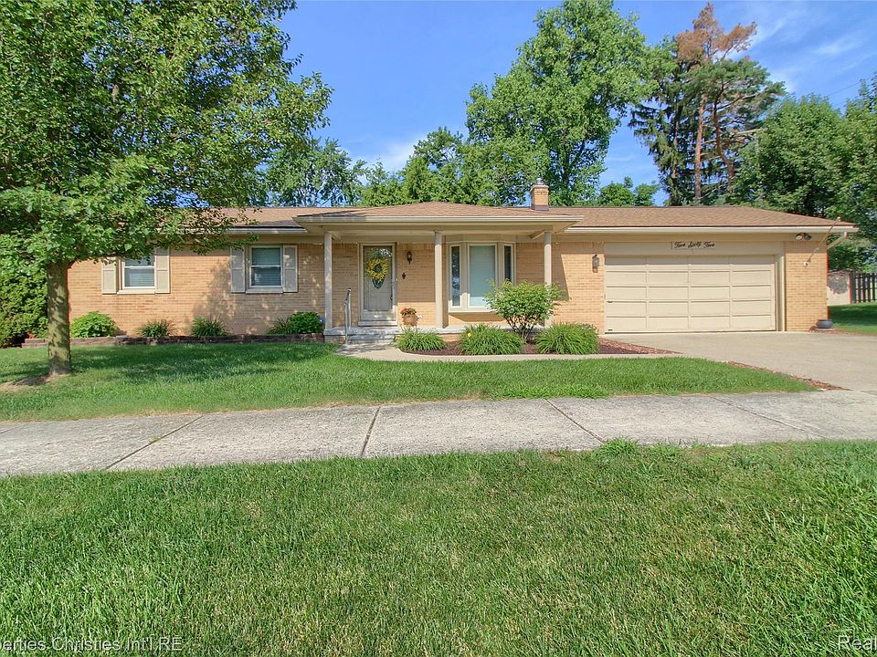 1st image of 565 Center Ridge Rd