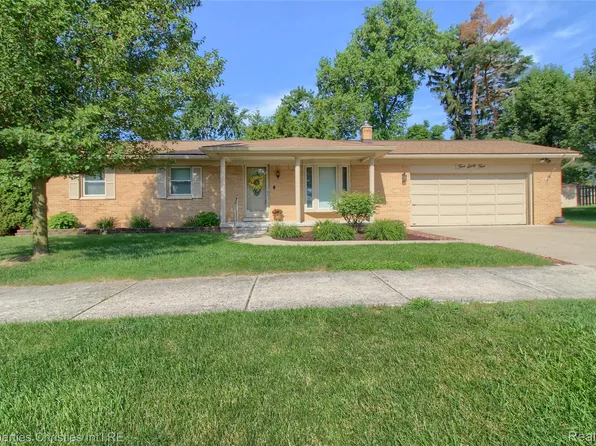 565 Center Ridge Rd, South Lyon, MI 48178