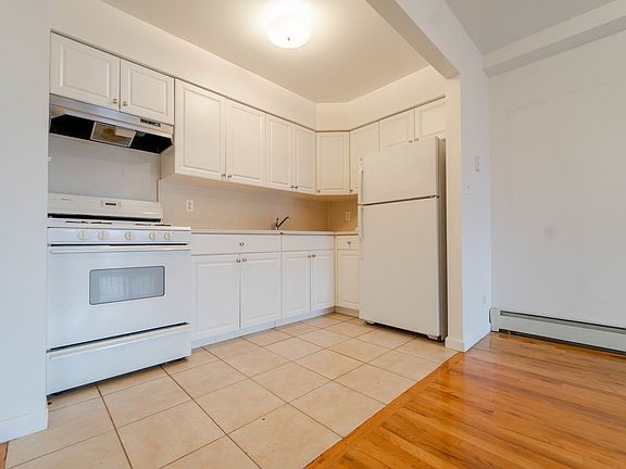 4th image of 30-18 33rd St #4D