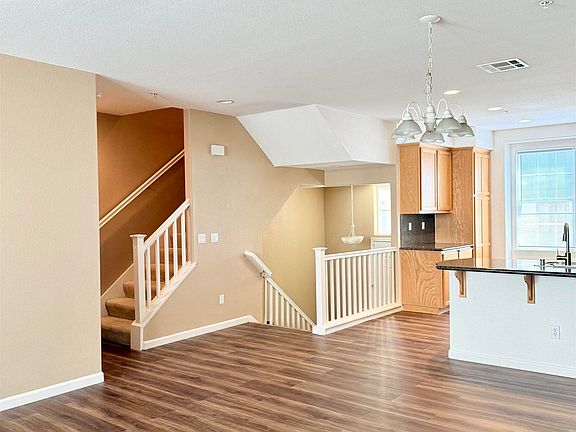 5th image of 420 Summer Ln