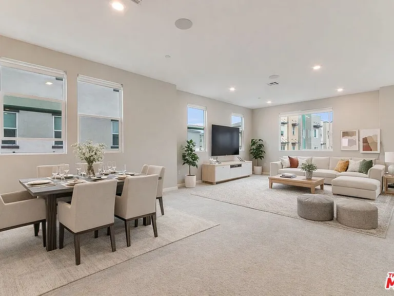 713 Daniel Freeman Cir — Photo 4