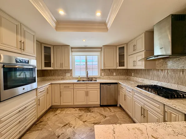975 N Grammont Ave, Covina, CA 91724