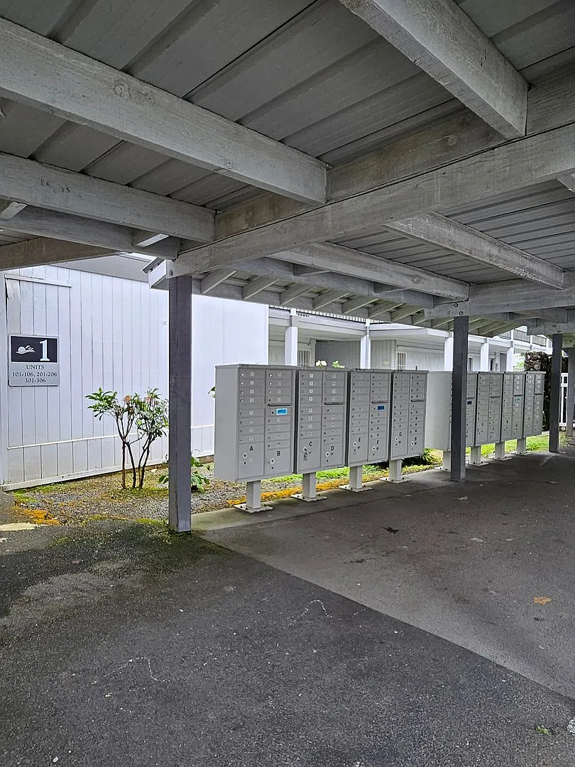 Beautiful 1 Bedroom Condo in Hilo - Waiakea Villas - Pool Access - Furnished — Photo 4