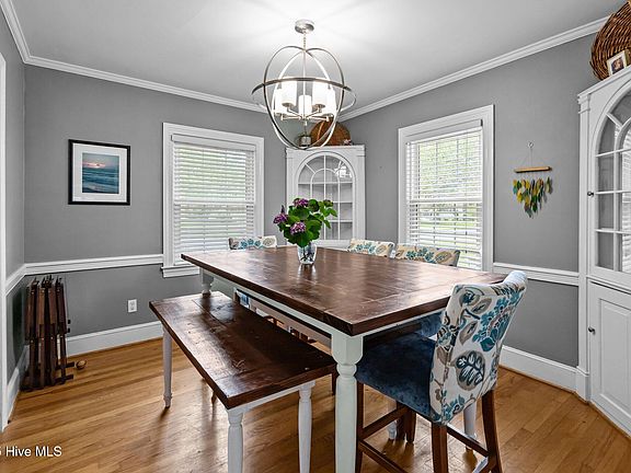 5th image of 1744 Beaumont Drive