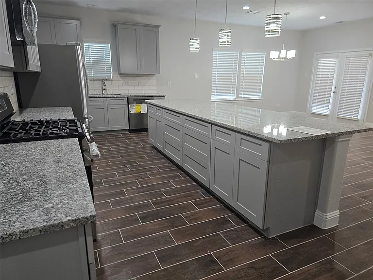 213 Adoue Ave — Photo 27