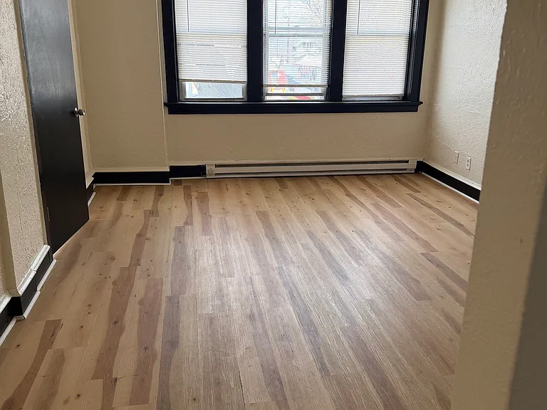 2613 W Capitol Dr #6 — Photo 1