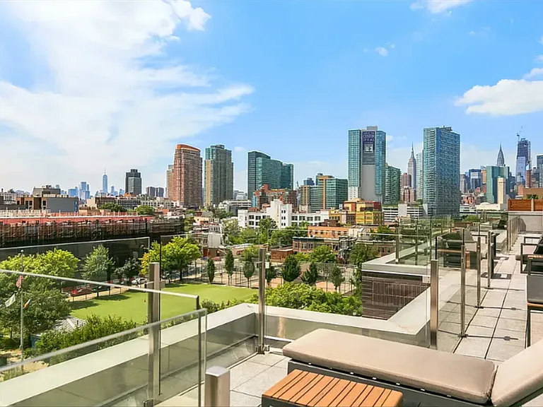 1135 45th Ave #2G — Photo 9