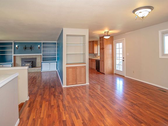4th image of 16626 W Laurel Dr