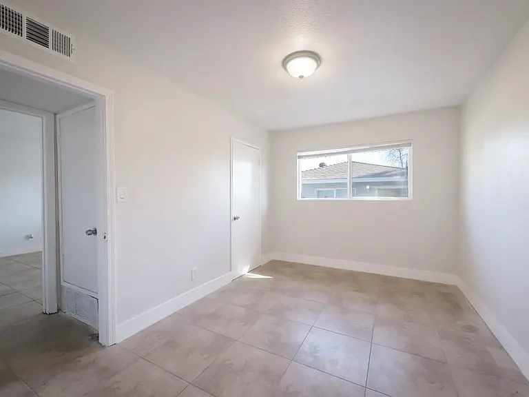 820 M St — Photo 3