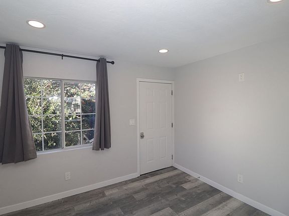 4th image of 4239 Swift Ave