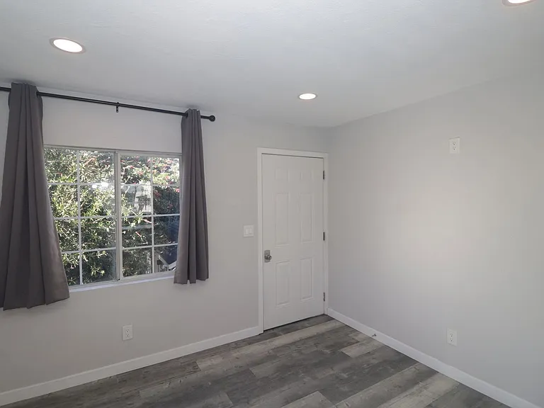 4239 Swift Ave — Photo 4