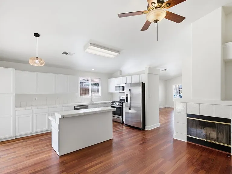 8319 Hemlock Ct — Photo 15