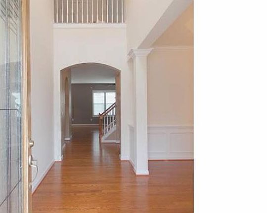 3rd image of 2369 Rainy Lake St