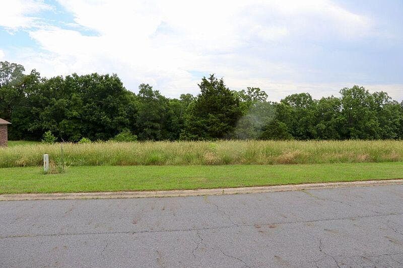 1st image of Fairway Dr