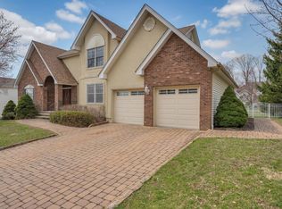 5 Spruce Ln, Warren, NJ 07059