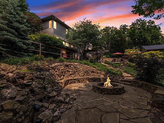 5th image of 21085 Abbey Rd