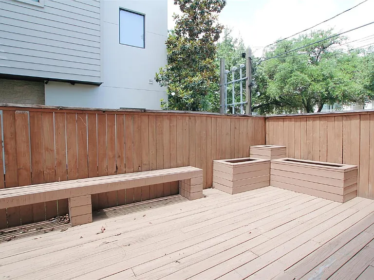 4701 Caroline St — Photo 35