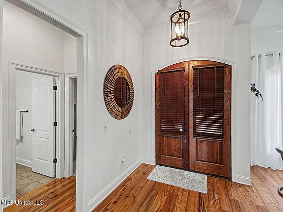 4th image of 203 Oakville Cir