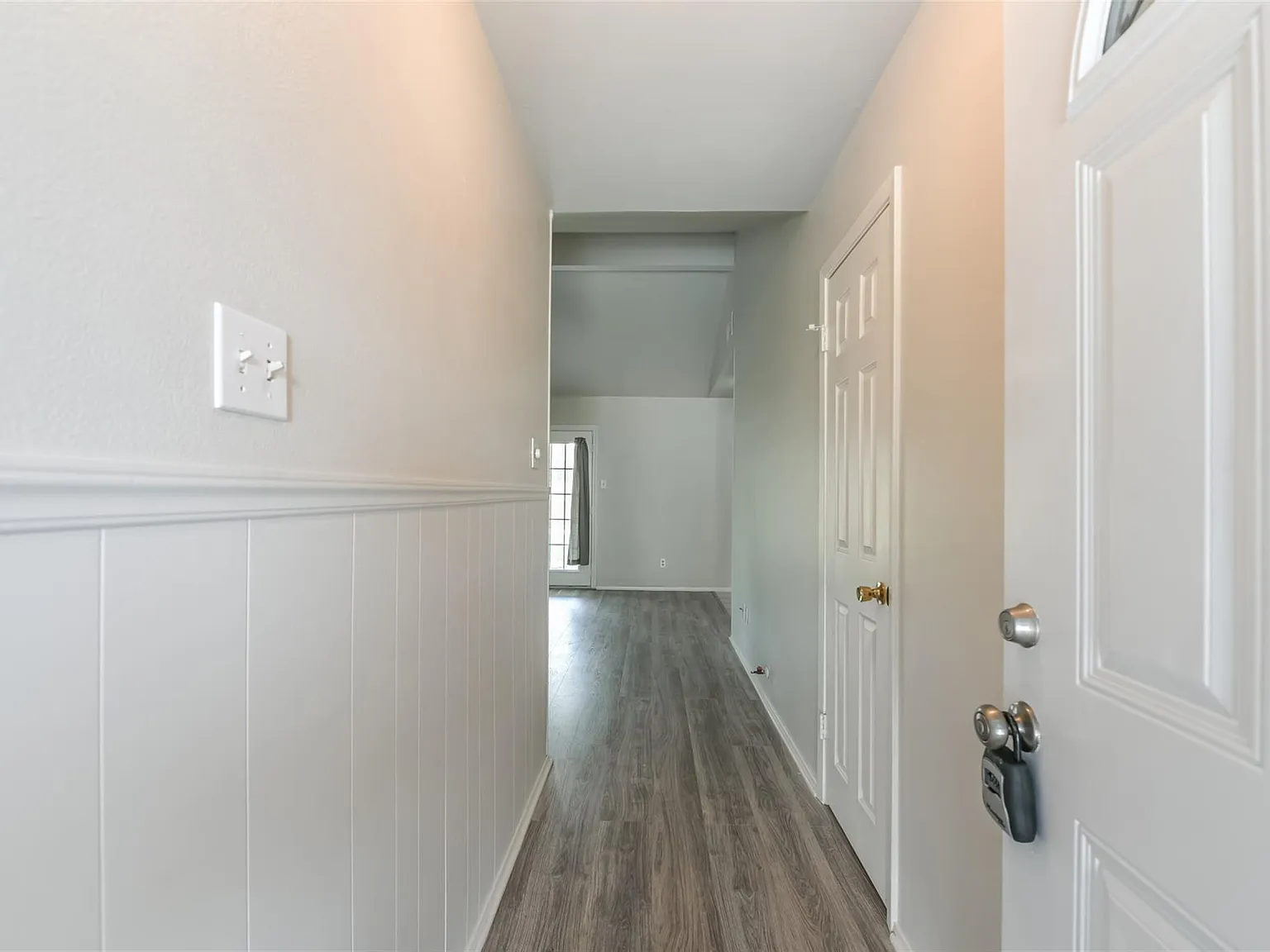 3 bed, 1.5 bath, 1301 sqft, $1,575 — Photo 3