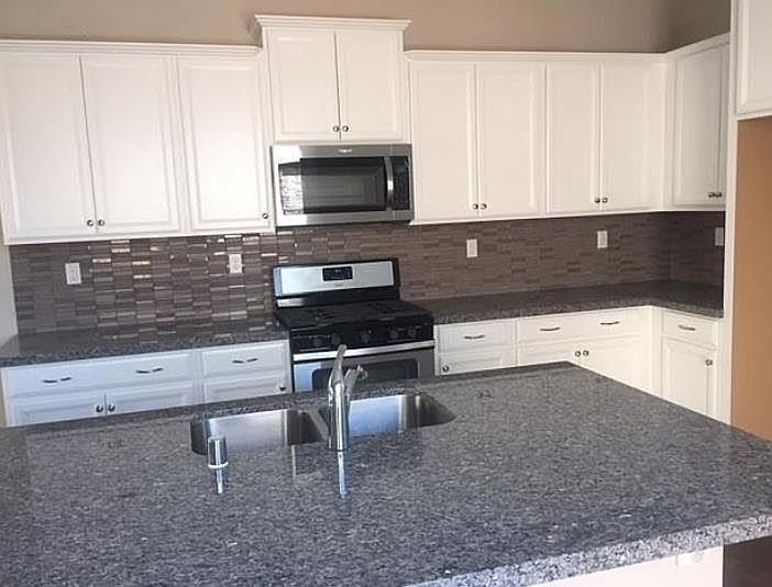 1st image of 525 Sitka Dr